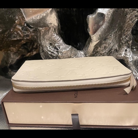 Louis Vuitton Empreinte Wallet - Picture 4 of 9